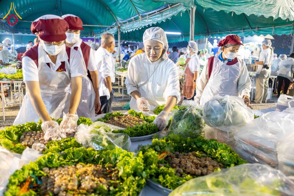 ภาพ No.297836:วันที่ 19 มกราคม พ.ศ. 2569 พิธีถวายภัตตาหารเป็นสังฆทาน แด่พระธรรมยาตรา ณ อนุสรณ์สถานบางปลา วัดบางปลา อำเภอบางเลน จังหวัดนครปฐม ในโครงการธรรมยาตรา กตัญญูบูชา มหาปูชนียาจารย์ พระมงคลเทพมุนี(สด จนฺทสโร) พระผู้ปราบมาร อนุสรณ์สถาน 7 แห่ง ปีที่ 14