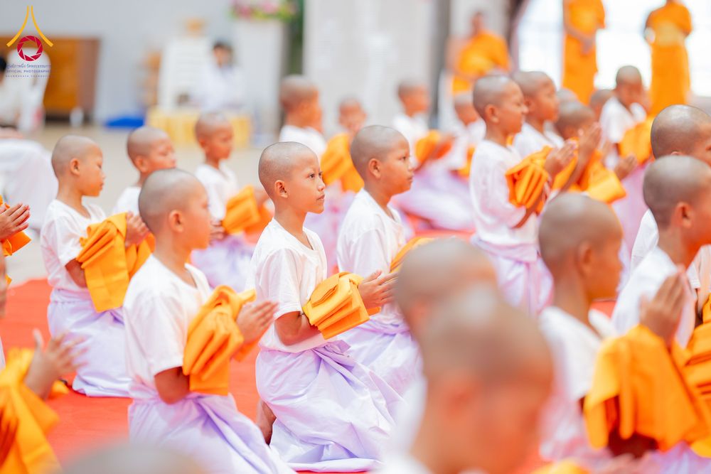 ภาพ No.318689:วันที่ 29 มีนาคม พ.ศ. 2569 พิธีเวียนประทักษิณ มอบผ้าไตร บรรพชาสามเณร  ณ ศูนย์อบรมเยาวชนกาญบุรี