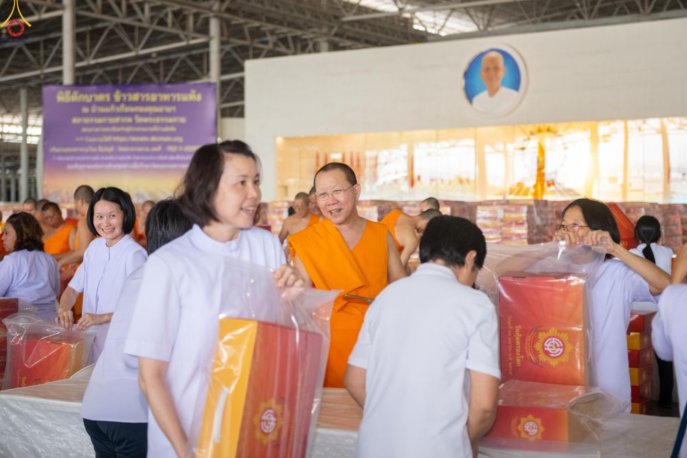 ภาพ No.322144:วันที่ 14 เมษายน พ.ศ.2569 การเตรียมกล่องไทยธรรม วันสุดท้าย เพื่องานถวายมหาสังฆทาน 40,000 กว่าวัดทั่วประเทศ วันคุ้มครองโลก 22 เมษายน พ.ศ.2569 วัดพระธรรมกาย