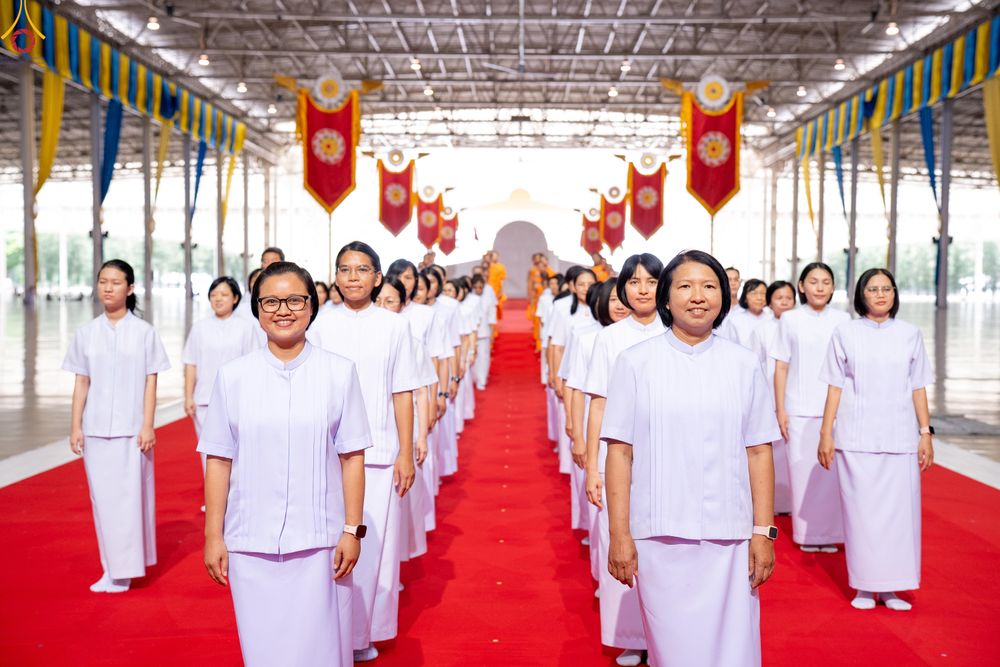 ภาพ No.338971:วันอาทิตย์ที่ 12 กรกฎาคม พ.ศ.2569 พิธีมุทิตาผู้สอบได้เปรียญธรรม ประโยค 1-2 ถึง ป.ธ.9 และ บ.ศ.1-2 ถึง บ.ศ.6 สำนักศาสนศึกษาวัดพระธรรมกาย ประจำปี 2569, พิธีมอบตราตั้งแต่งตั้งอาจารย์ใหญ่ สำนักศาสนศึกษาวัดพระธรรมกาย