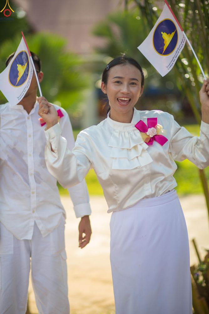 ภาพ No.326903:วันศุกร์ที่ ๑ พฤษภาคม พ.ศ.๒๕๖๙ พิธีทอดผ้าป่า สถาปนาองค์พระเจดีย์เพื่อสร้างสันติภาพโลก และ พิธีโปรยรัตนชาติ กลั่นแผ่นดิน  โปรยทราย เป็นปฐมฤกษ์ ณ ศูนย์ปฏิบัติธรรมเถินเทิดธรรม ต.แม่ปะ อ.เถิน จ.ลำปาง