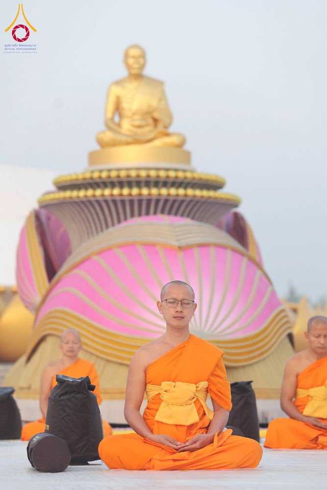 ภาพ No.299802:วันที่ 19 มกราคม พ.ศ.2569 พระธรรมยาตราปฏิบัติธรรมและถ่ายภาพหมู่ประวัติศาสตร์ ณ อนุสรณ์สถานลำดับที่ 5 สถานที่เผยแผ่วิชชาธรรมกายครั้งแรก  อนุสรณ์สถานบางปลาวัดบางปลา อ.บางเลน จ.นครปฐม ในโครงการธรรมยาตรา กตัญญูบูชา มหาปูชนียาจารย์ พระมงคลเทพมุนี(สด จนฺทสโร) 