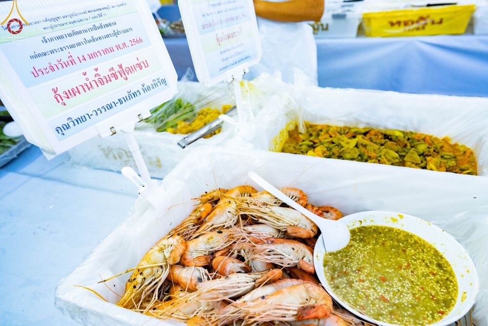 ภาพ No.71189:พิธีถวายภัตตาหารเป็นสังฆทาน แด่คณะพระธรรมยาตราฯ ในโครงการธรรมยาตราฯ ปีที่ 11 ณ อนุสรณ์สถานคลองบางนางแท่น อ.สามพราน จ.นครปฐม วันที่ 14 มกราคม พ.ศ. 2566