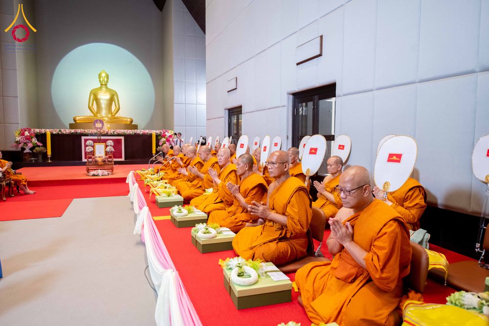 ภาพ No.309008:วันอาทิตย์ที่ 8 กุมภาพันธ์ พ.ศ. 2569  พิธีต้อนรับพระบัญชาสมเด็จพระสังฆราช แต่งตั้ง  “พระครูปลัดรัตนวีรวัฒน์” (รังสฤษดิ์ อิทฺธิจินฺตโก) เจ้าอาวาสวัดพระธรรมกาย ให้ดำรงตำแหน่ง “ที่ปรึกษาเจ้าคณะจังหวัดปทุมธานี”