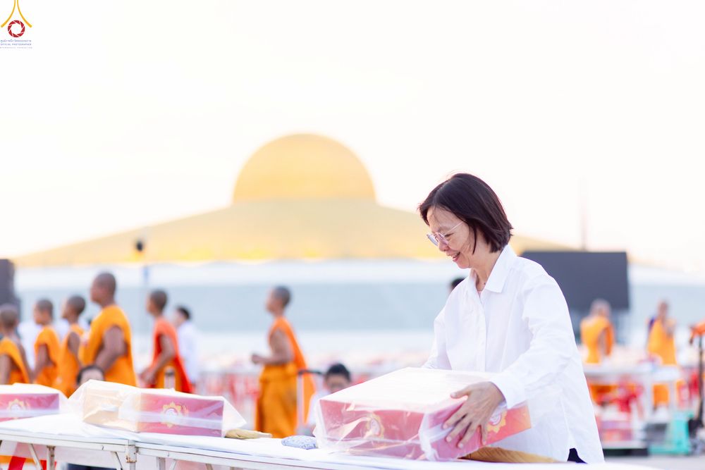 ภาพ No.322746:วันที่ 15-18 เมษายน พ.ศ.2569 การเเตรียมโต๊ะฉัน , เตรียมจุดพักค้าง , เรียงเก้าอี้ , เรียงกล่องไทยธรรม  เพื่องานถวายมหาสังฆทาน 40,000 กว่าวัดทั่วประเทศ วันคุ้มครองโลก 22 เมษายน พ.ศ.2569 วัดพระธรรมกาย