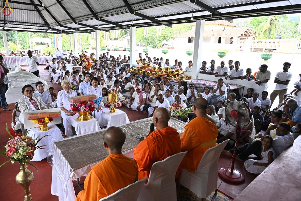 ภาพ No.278703:วันที่ 30 ตุลาคม พ.ศ.2568 กฐินสมทบต่างประเทศ โดยคณะศิษยานุศิษย์ บูชาธรรม 81 ปี หลวงพ่อธัมมชโย ณ วัดศรีสุดาสนะ รังกุต วิหาร ประเทศศรีลังกา