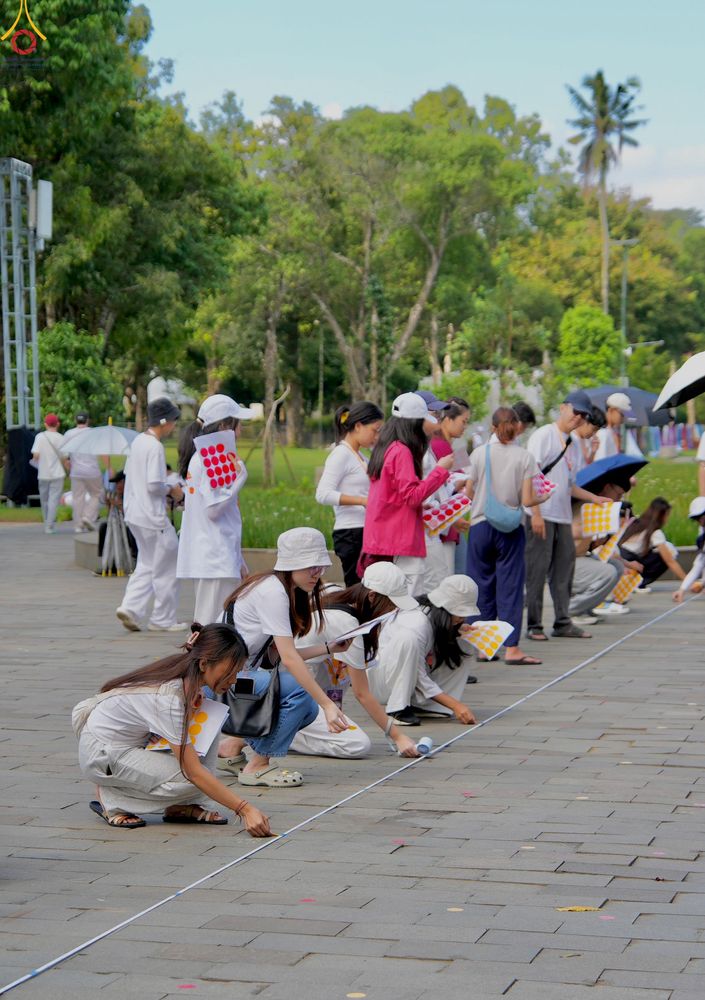 ภาพ No.330091:วันที่ 27-29 พฤษภาคม พ.ศ.2569 MBMI Tangerang (Majelis Agama Buddha Mahanikaya) ได้มีการเตรียมงานเพื่อจัดงานวิสาขบูชานานาชาติ  ชึ่งในงานจะมีการจุดประทีปโคมลาน โคมลอย กว่า 20,000 ดวง  เพื่อน้อมถวายเป็นพุทธบูชา และเพื่อเป็นการกระชับสัมพันธมิตรภาพ