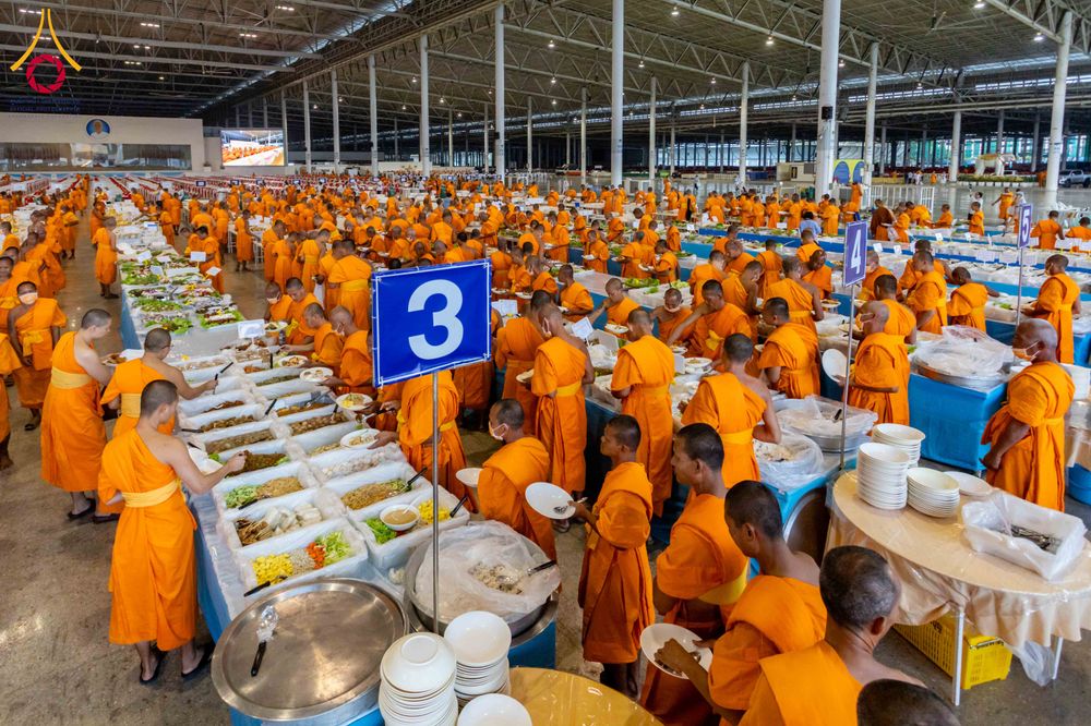 ภาพ No.303647:วันที่ 27 มกราคม พ.ศ. 2569 พิธีถวายภัตตาหารเป็นสังฆทาน แด่พระธรรมยาตรา ณ วัดพระธรรมกาย  จังหวัดปทุมธานี ในโครงการธรรมยาตรา กตัญญูบูชา มหาปูชนียาจารย์ พระมงคลเทพมุนี(สด จนฺทสโร) พระผู้ปราบมาร อนุสรณ์สถาน 7 แห่ง ปีที่ 14