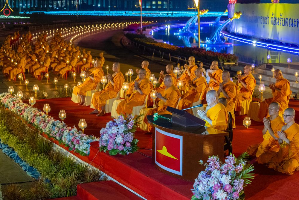 ภาพ No.308143:วันที่ 31 มกราคม พ.ศ. 2569 พิธีจุดประทีปธรรมถวายเป็นพุทธบูชา  และบูชาธรรมมหาปูชนียาจารย์ (ภาพชุดที่ 3) ณ วัดพระธรรมกาย ปทุมธานี ในโครงการธรรมยาตรา กตัญญูบูชา มหาปูชนียาจารย์ พระมงคลเทพมุนี(สด จนฺทสโร) พระผู้ปราบมาร อนุสรณ์สถาน 7 แห่ง ปีที่ 14