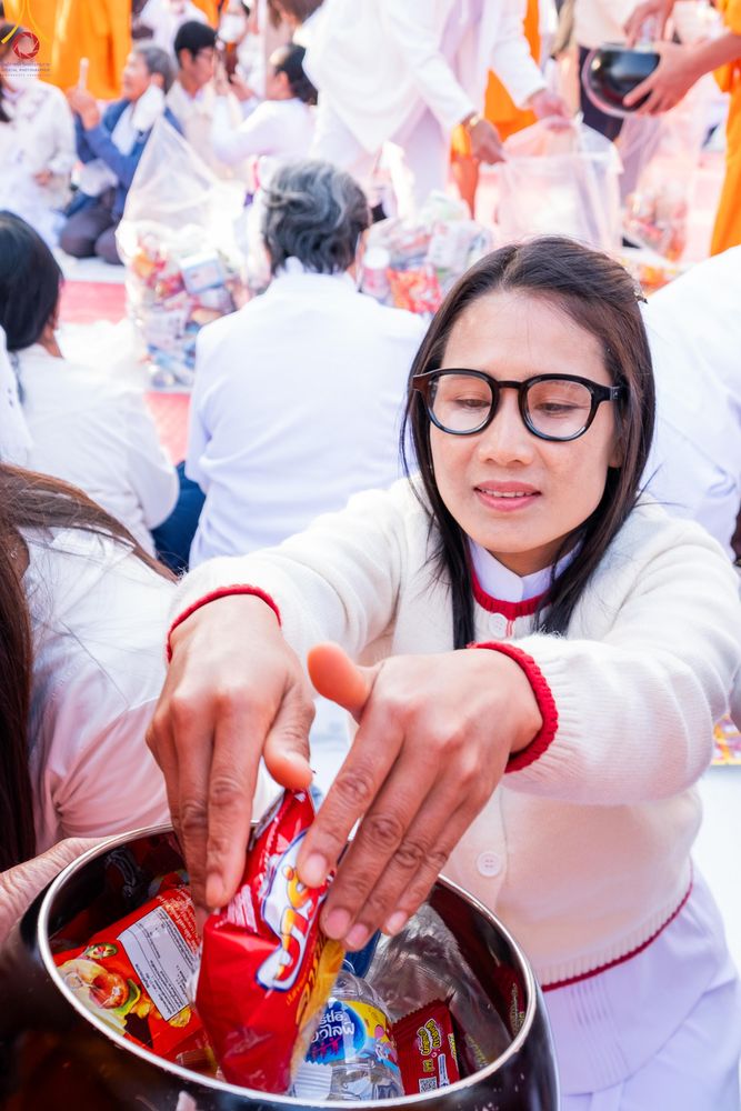 ภาพ No.294536:วันที่ 14 มกราคม พ.ศ. 2569 พิธีตักบาตรพระธรรมยาตรา ณ วัดสองพี่น้อง ต.ต้นตาล อ.สองพี่น้อง จ.สุพรรณบุรี ในโครงการธรรมยาตรา กตัญญูบูชา มหาปูชนียาจารย์ พระมงคลเทพมุนี(สด จนฺทสโร) พระผู้ปราบมาร อนุสรณ์สถาน 7 แห่ง ปีที่ 14