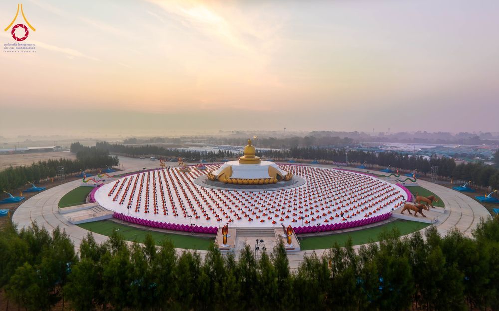 ภาพ No.299755:วันที่ 19 มกราคม พ.ศ.2569 พระธรรมยาตราปฏิบัติธรรมและถ่ายภาพหมู่ประวัติศาสตร์ ณ อนุสรณ์สถานลำดับที่ 5 สถานที่เผยแผ่วิชชาธรรมกายครั้งแรก  อนุสรณ์สถานบางปลาวัดบางปลา อ.บางเลน จ.นครปฐม ในโครงการธรรมยาตรา กตัญญูบูชา มหาปูชนียาจารย์ พระมงคลเทพมุนี(สด จนฺทสโร) 
