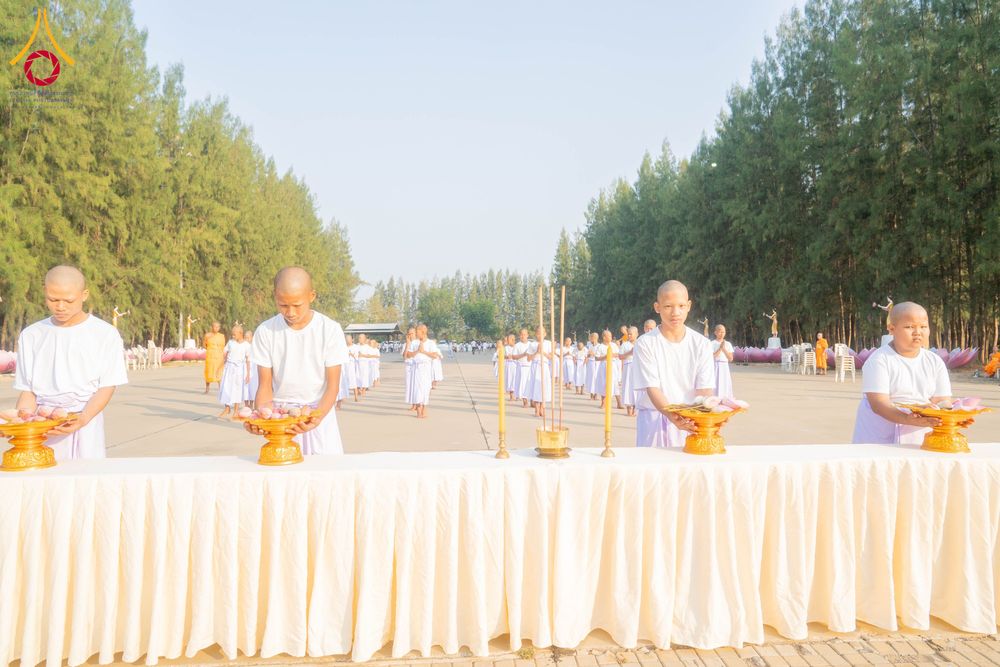 ภาพ No.318708:วันที่ 29 มีนาคม พ.ศ. 2569 พิธีเวียนประทักษิณ มอบผ้าไตร บรรพชาสามเณร  ณ ศูนย์อบรมเยาวชนกาญบุรี