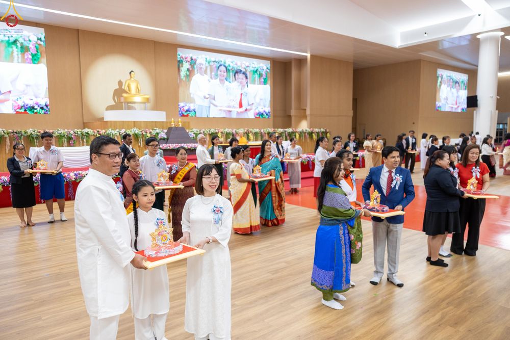 ภาพ No.311843:วันอังคารที่ 3 มีนาคม พ.ศ.2569 พิธีมอบโล่วัชรเกียรติยศ โครงการตอบปัญหาธรรมะทางก้าวหน้า ครั่งที่ 43, พิธีมอบโล่วัชรเกียรติยศ โครงการสอบตอบปัญหาศีลธรรม เพื่อสันติภาพโลก (World-Pec) ครั้งที่ 19 ณ สภาธรรมกายสากล วัดพระธรรมกาย