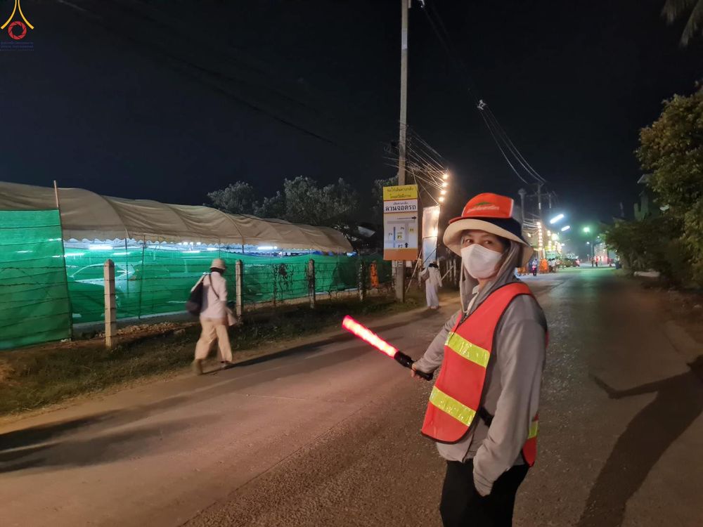 ภาพ No.300682:ภาพเบื้องหลังอาสาสมัครรวมใจ ชุดที่ 3 ในโครงการธรรมยาตรา กตัญญูบูชา มหาปูชนียาจารย์ พระมงคลเทพมุนี(สด จนฺทสโร) พระผู้ปราบมาร อนุสรณ์สถาน 7 แห่ง ปีที่ 14