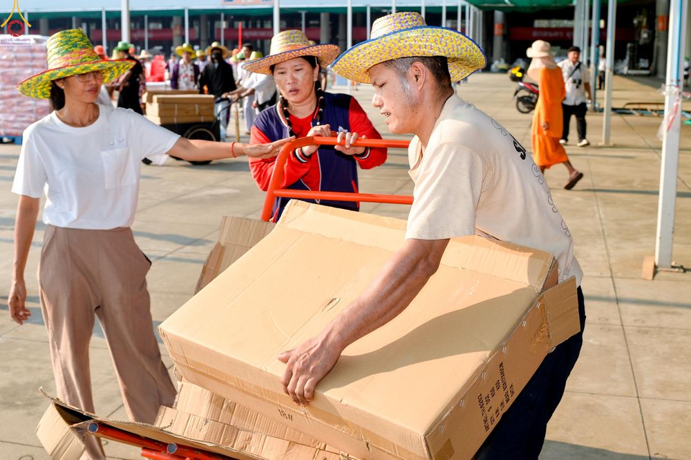 ภาพ No.323070:วันที่ 19 เมษายน พ.ศ.2569 การเรียงกล่องไทยธรรม , เตรียมงานจราจร เพื่องานถวายมหาสังฆทาน 40,000 กว่าวัดทั่วประเทศ วันคุ้มครองโลก 22 เมษายน พ.ศ.2569 วัดพระธรรมกาย