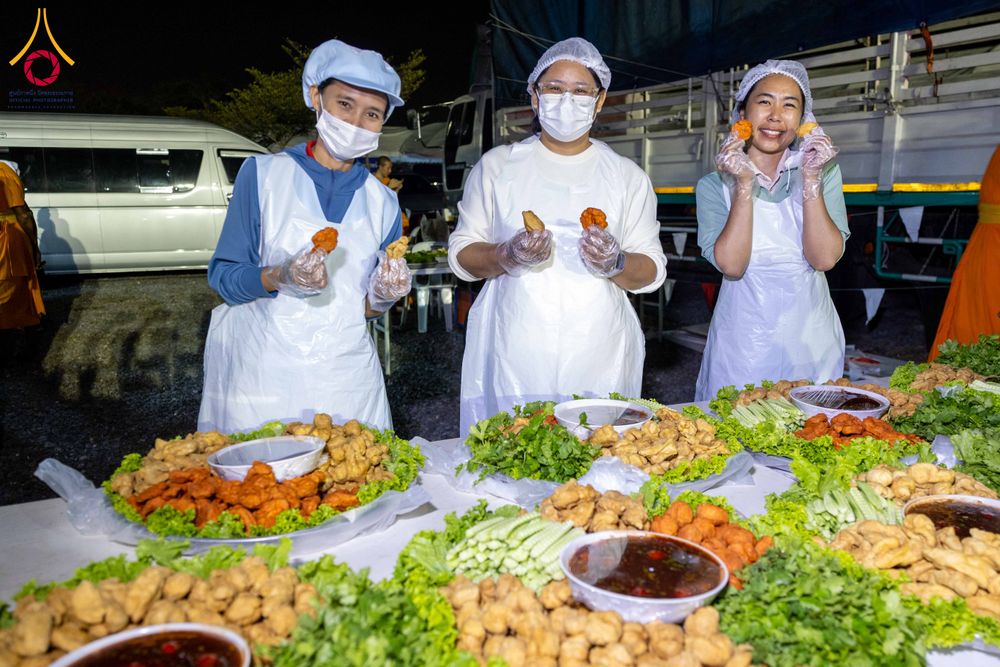 ภาพ No.295623:วันที่ 16 มกราคม พ.ศ. 2569 พิธีถวายภัตตาหารเป็นสังฆทาน แด่พระธรรมยาตรา ณ วัดโบสถ์บน ต.บางคูเวียง จ.นนทบุรี อนุสรณ์สถานลำดับที่ 4 สถานที่เกิดด้วยกายธรรม ในโครงการธรรมยาตรา กตัญญูบูชา มหาปูชนียาจารย์ พระมงคลเทพมุนี(สด จนฺทสโร) พระผู้ปราบมาร อนุสรณ์สถาน 7 แ