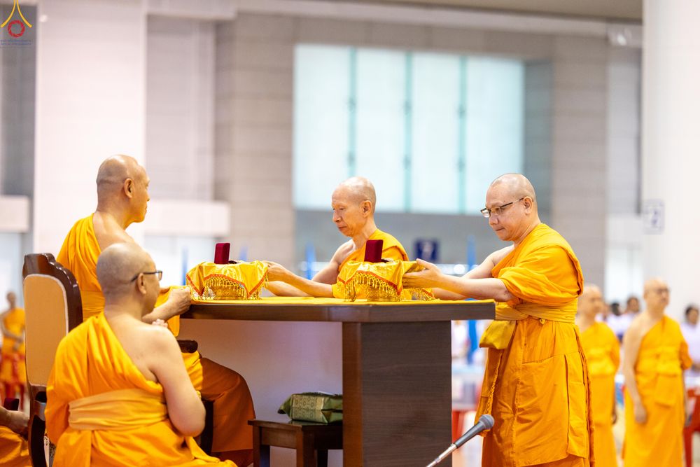 ภาพ No.311641:วันอาทิตย์ต้นเดือนที่ 1 มีนาคม พ.ศ.2569 สัมมนาพิเศษ พิธีมอบรูปหล่อโลหะหลวงปู่วัดปากน้ำ พระมงคลเทพมุนี พิธีมุทิตาสักการะในโอกาสพระครูปลัดรัตนวีรวัฒน์(รังสฤษดิ์ อิทธิจินฺตโก) เจ้าอาวาสวัดพระธรรมกาย  ดำรงตำแหน่งเป็น “ที่ปรึกษาเจ้าคณะจังหวัดปทุมธานี”  ณ ห้อง