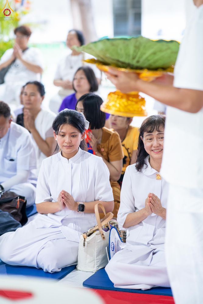 ภาพ No.338252:วันอาทิตย์ที่ 5 กรกฎาคม พศ.2569 พิธีตัดปอยผมธรรมทายาทนานาชาติ IDOP รุ่นที่ 21 จากประเทศจีน มาเลเซีย สิงคโปร์ และไต้หวัน ณ โถงช้าง วัดพระธรรมกาย