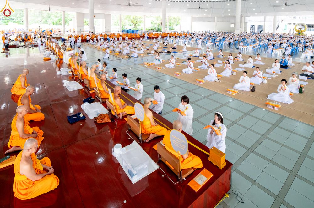 ภาพ No.348516:วันที่ 11 กันยายน พ.ศ.2569 พิธีบุพเปตพลี ครั้งที่ 188 ร่วมอุทิศส่วนกุศล แด่หมู่ญาติผู้ล่วงลับไปแล้ว และเป็นปัจจัยสนับสนุน การเผยแผ่พระพุทธศาสนา ณ หอฉันคุณยายอาจารย์ วัดพระธรรมกาย