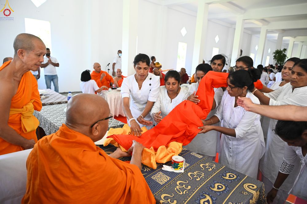 ภาพ No.284320:วันที่ 28 ตุลาคม พ.ศ.2568 กฐินสมทบต่างประเทศ โดยคณะศิษยานุศิษย์ บูชาธรรม 81 ปี หลวงพ่อธัมมชโย ณ วัดศรีสุคตาราม บาลังโกด้า ศรีลังกา