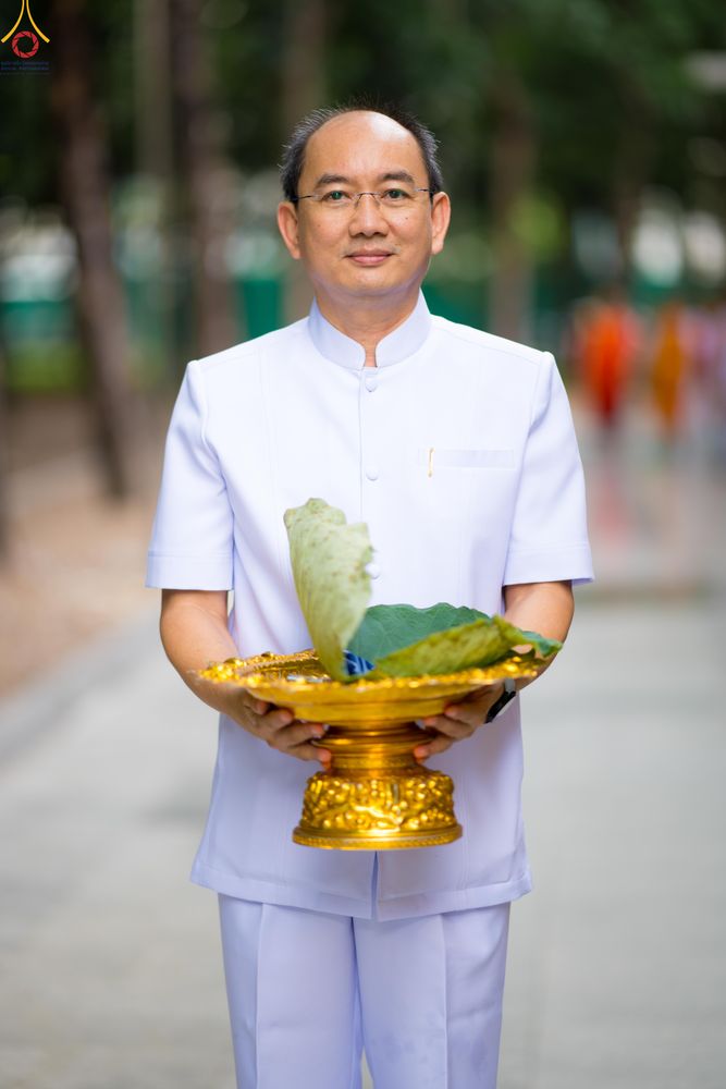 ภาพ No.330491:วันที่ 30 พฤษภาคม พ.ศ.2569 พิธีตัดปอยผมและปลงผม อุบาสกอุปสมบทอุทิศชีวิต 11 ท่าน (ภาพชุดที่ 2) ณ โบสถ์พระไตรปิฎก วัดพระธรรมกาย จังหวัดปทุมธานี