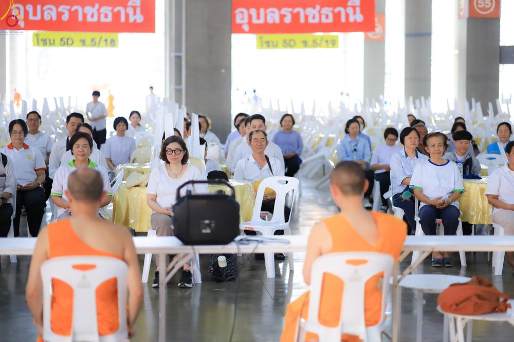 ภาพ No.322701:วันที่ 15-18 เมษายน พ.ศ.2569 การเเตรียมโต๊ะฉัน , เตรียมจุดพักค้าง , เรียงเก้าอี้ , เรียงกล่องไทยธรรม  เพื่องานถวายมหาสังฆทาน 40,000 กว่าวัดทั่วประเทศ วันคุ้มครองโลก 22 เมษายน พ.ศ.2569 วัดพระธรรมกาย