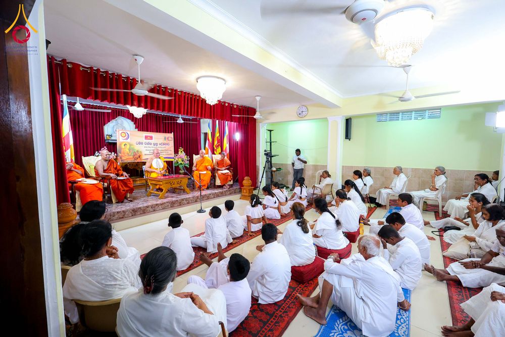 ภาพ No.317846:วันที่ 1 เมษายน พ.ศ. 2569 พิธีสวดธัมมจักกัปปวัตตนสูตรนานาชาติ ในวันพระใหญ่ ขึ้น 15 ค่ำ เดือน 5 (Poya Day)  ณ ศรีธรรมนันทะปิริเวนะ เเละ  วัดวิมลวิหาร นาวละ ประเทศศรีลังกา