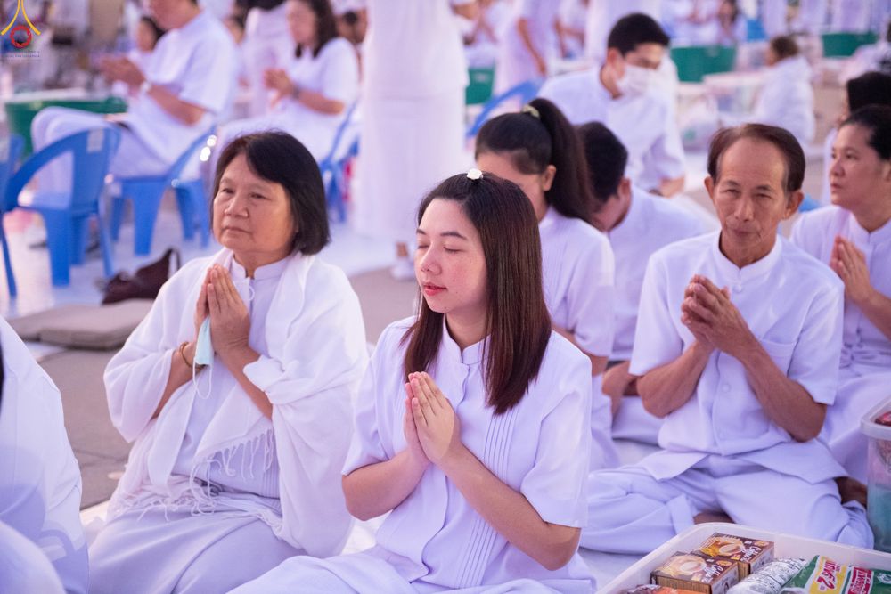 ภาพ No.279706:วันที่ 1 มกราคม พ.ศ.2569 พิธีตักบาตรในวันขึ้นปีใหม่ ณ ลานธรรม วัดพระธรรมกาย