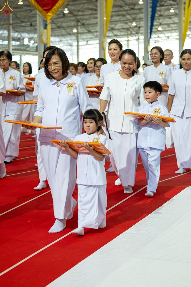 ภาพ No.318494:วันอาทิตย์ต้นเดือนที่ 5 เมษายน พ.ศ.2569 พิธีทอดผ้าป่าสมทบมหาสังฆทาน 40,000 กว่าวัดทั่วประเทศ ณ สภาธรรมกายสากล วัดพระธรรมกาย