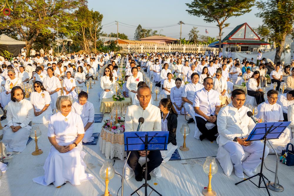 ภาพ No.293953:วันที่ 14 มกราคม พ.ศ. 2569 พิธีจุดประทีปถวายเป็นพุทธบูชา และบูชาธรรมมหาปูชนียาจารย์  ณ วัดสองพี่น้อง ต.ต้นตาล อ.สองพี่น้อง จ.สุพรรณบุรี ในโครงการธรรมยาตรา กตัญญูบูชา มหาปูชนียาจารย์ พระมงคลเทพมุนี(สด จนฺทสโร) พระผู้ปราบมาร อนุสรณ์สถาน 7 แห่ง ปีที่ 14