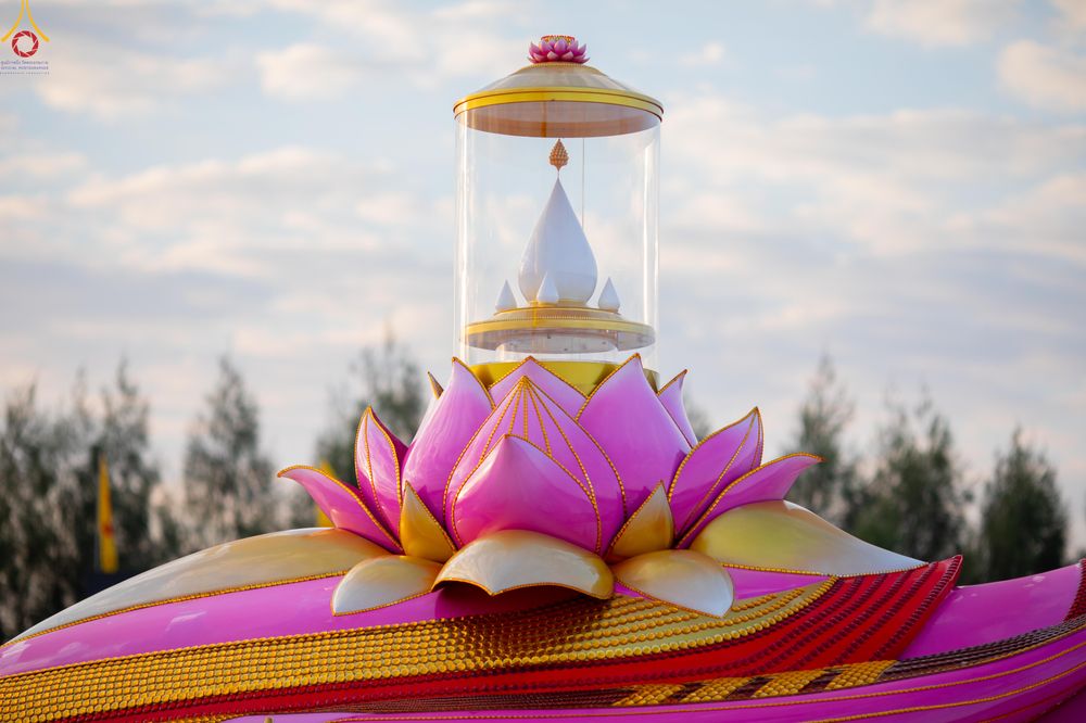 ภาพ No.302562:วันที่ 24 มกราคม พ.ศ. 2569 พิธีตักบาตรพระธรรมยาตรา ณ อนุสรณ์สถานลำดับที่ 5 สถานที่เผยแผ่วิชชาธรรมกายครั้งแรก อนุสรณ์สถานบางปลา วัดบางปลา อำเภอบางเลน จังหวัดนครปฐม ในโครงการธรรมยาตรา กตัญญูบูชา มหาปูชนียาจารย์ พระมงคลเทพมุนี(สด จนฺทสโร) พระผู้ปราบมาร อนุส