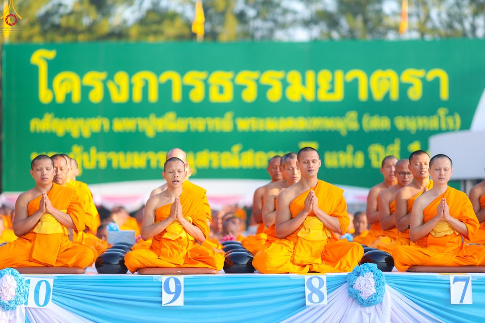 ภาพ No.292392:วันที่ 11 มกราคม พ.ศ. 2569 พิธีตักบาตรพระธรรมยาตรา ณ อนุสรณ์สถานคลองบางนางแท่น อ.สามพราน จ.นครปฐม ในโครงการธรรมยาตรา กตัญญูบูชา มหาปูชนียาจารย์ พระมงคลเทพมุนี(สด จนฺทสโร) พระผู้ปราบมาร อนุสรณ์สถาน 7 แห่ง ปีที่ 14