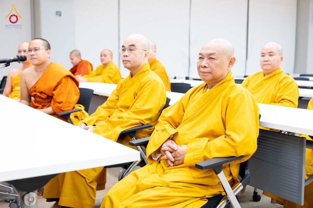 ภาพ No.324807:วันอังคารที่ 21 เมษายน พ.ศ.2569  หลวงพ่อทัตตชีโว รองเจ้าอาวาสวัดพระธรรมกาย ถวายการต้อนรับและปฏิสันถารคณะสงฆ์จากประเทศเวียดนาม