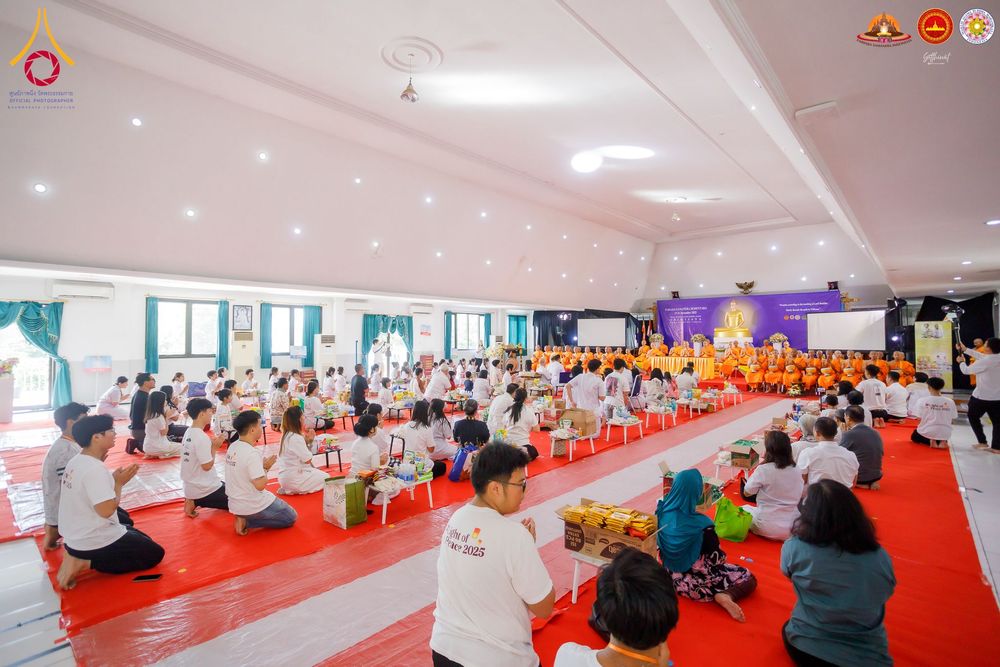 ภาพ No.283510:วันอาทิตย์ที่ 21 ธันวาคม  2568 พิธีบิณฑบาตฉลองสามเณรใหม่ ประเทศอินโดนีเซีย
