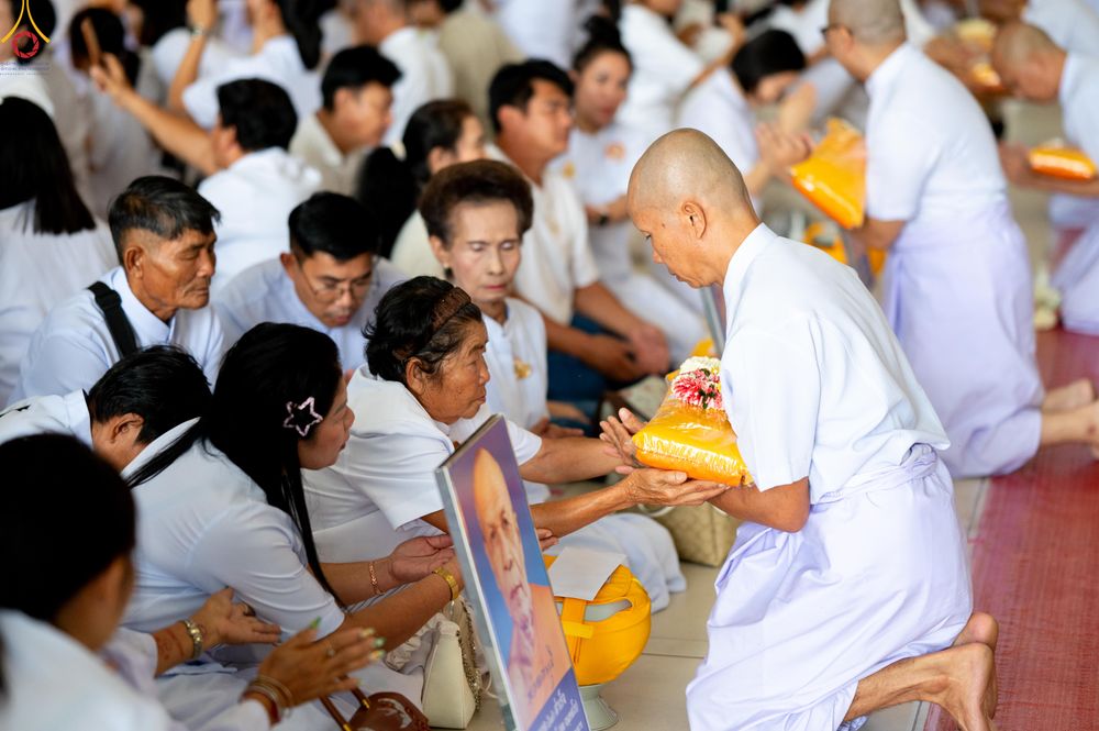 ภาพ No.333895:วันเสาร์ที่ 13 มิถุนายน พ.ศ.2569 พิธีเวียนประทักษิณ , พิธีวันทาสีมา , วันทาพระประธาน , พิธีขอขมาและมอบผ้าไตร โครงการอุปสมบทหมู่ผู้บริหาร รุ่นที่ 16 , โครงการอุปสมบทหมู่ธรรมทายาท ระดับอุดมศึกษา รุ่นที่ 53 (ภาคฤดูฝน) ณ โบสถ์พระไตรปิฏก วัดพระธรรมกาย