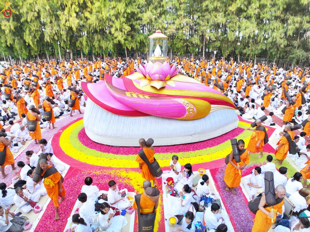 ภาพ No.287525:วันที่ 3 มกราคม พ.ศ. 2569 พิธีต้อนรับพระธรรมยาตรา ในโครงการธรรมยาตรา กตัญญูบูชา มหาปูชนียาจารย์ พระมงคลเทพมุนี(สด จนฺทสโร) พระผู้ปราบมาร อนุสรณ์สถาน 7 แห่ง ปีที่ 14 ณ อนุสรณ์สถานมหาวิหารพระมงคลเทพมุนี (โลตัสแลนด์) อ.สองพี่น้อง จ.สุพรรณบุรี