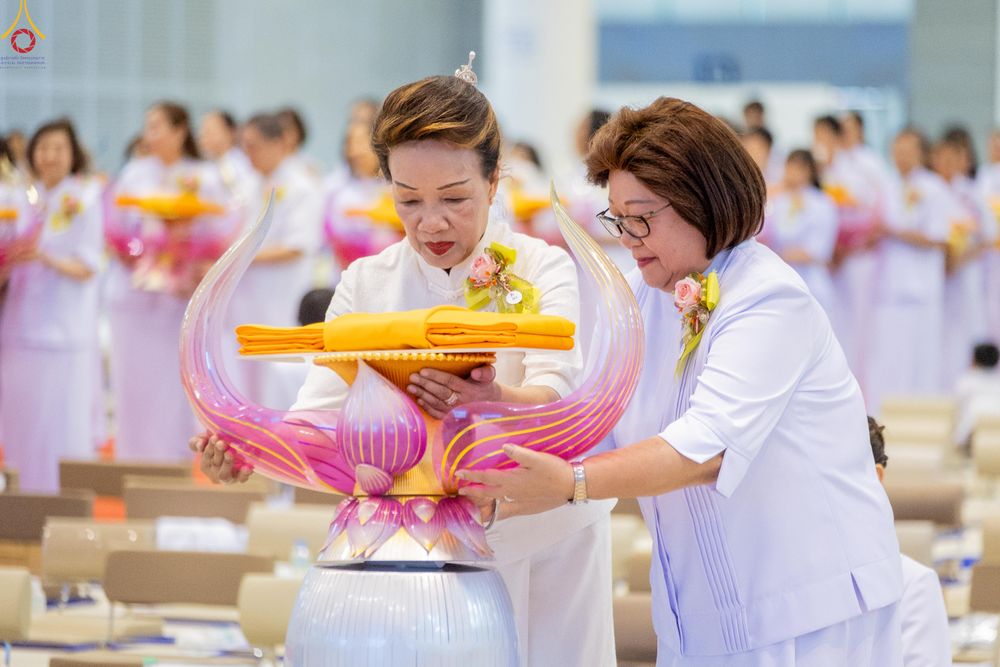 ภาพ No.318543:วันอาทิตย์ต้นเดือนที่ 5 เมษายน พ.ศ.2569 พิธีทอดผ้าป่าสมทบมหาสังฆทาน 40,000 กว่าวัดทั่วประเทศ ณ สภาธรรมกายสากล วัดพระธรรมกาย