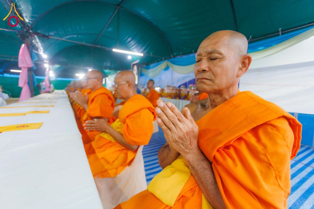 ภาพ No.298489:วันที่ 20 มกราคม พ.ศ. 2569 พิธีถวายภัตตาหารเป็นสังฆทาน แด่พระธรรมยาตรา ณ อนุสรณ์สถานบางปลา วัดบางปลา อำเภอบางเลน จังหวัดนครปฐม ในโครงการธรรมยาตรา กตัญญูบูชา มหาปูชนียาจารย์ พระมงคลเทพมุนี(สด จนฺทสโร) พระผู้ปราบมาร อนุสรณ์สถาน 7 แห่ง ปีที่ 14