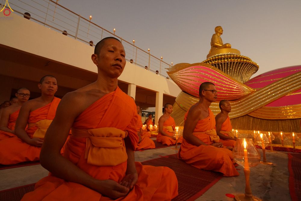 ภาพ No.302891:วันที่ 24 มกราคม พ.ศ. 2569 พิธีจุดประทีปธรรมถวายเป็นพุทธบูชา  และบูชาธรรมมหาปูชนียาจารย์  ณ อาคารธรรมยาตรา กตัญญูบูชามหาปูชนียาจารย์  ตรงข้ามวัดปากน้ำภาษีเจริญ จ.กรุงเทพมหานคร ในโครงการธรรมยาตรา กตัญญูบูชา มหาปูชนียาจารย์ พระมงคลเทพมุนี(สด จนฺทสโร) พระผู