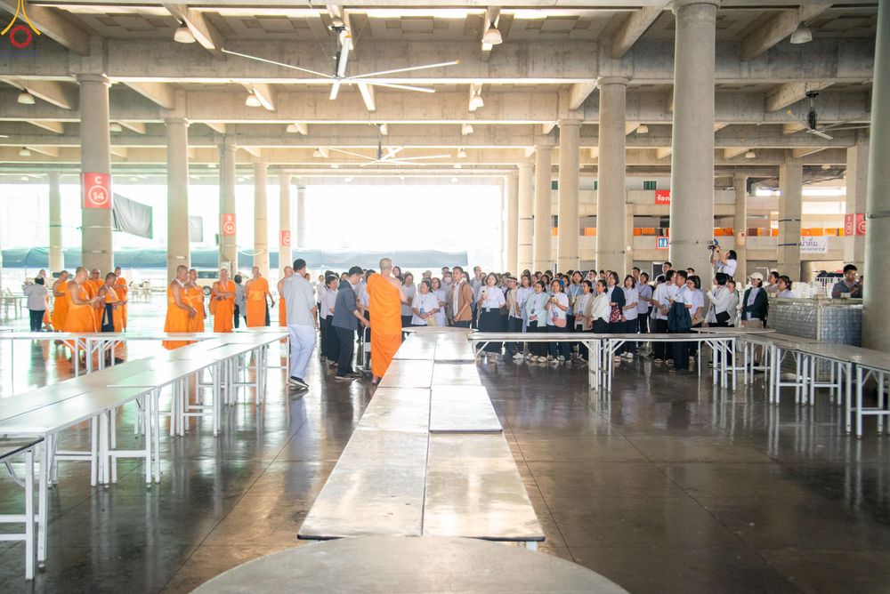 ภาพ No.320018:วันที่ 6 เมษายน พ.ศ.2569 ทีมจัดภัตตาหารประชุมเตรียมงานถวายมหาสังฆทาน 40,000 กว่าวัดทั่วประเทศ บูชาธรรม 82 ปี หลวงพ่อธัมมชโย