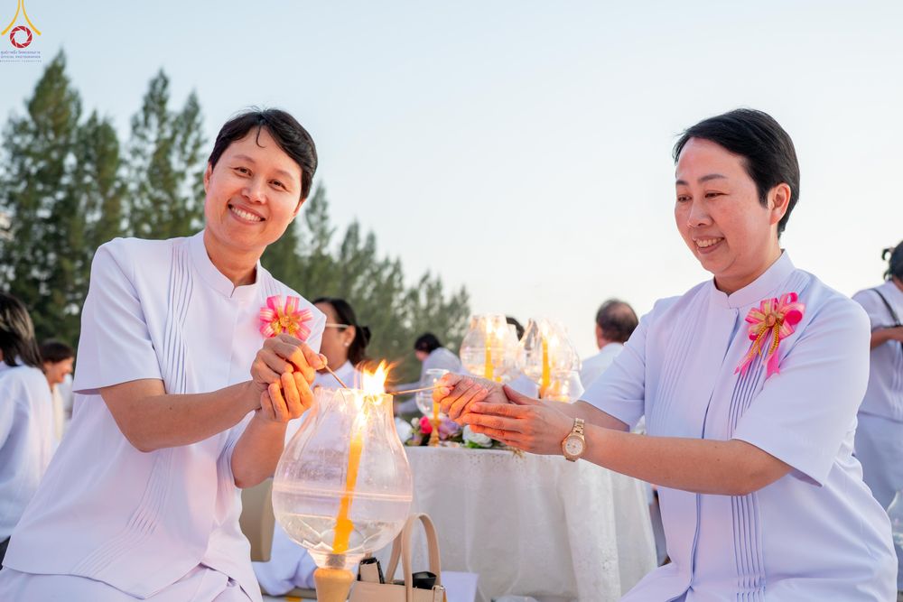 ภาพ No.292092:วันที่ 10 มกราคม พ.ศ. 2569 พิธีจุดประทีปถวายเป็นพุทธบูชา และบูชาธรรมมหาปูชนียาจารย์  ณ อนุสรณ์สถานคลองบางนางแท่น อ.สามพราน จ.นครปฐม ในโครงการธรรมยาตรา กตัญญูบูชา มหาปูชนียาจารย์ พระมงคลเทพมุนี(สด จนฺทสโร) พระผู้ปราบมาร อนุสรณ์สถาน 7 แห่ง ปีที่ 14