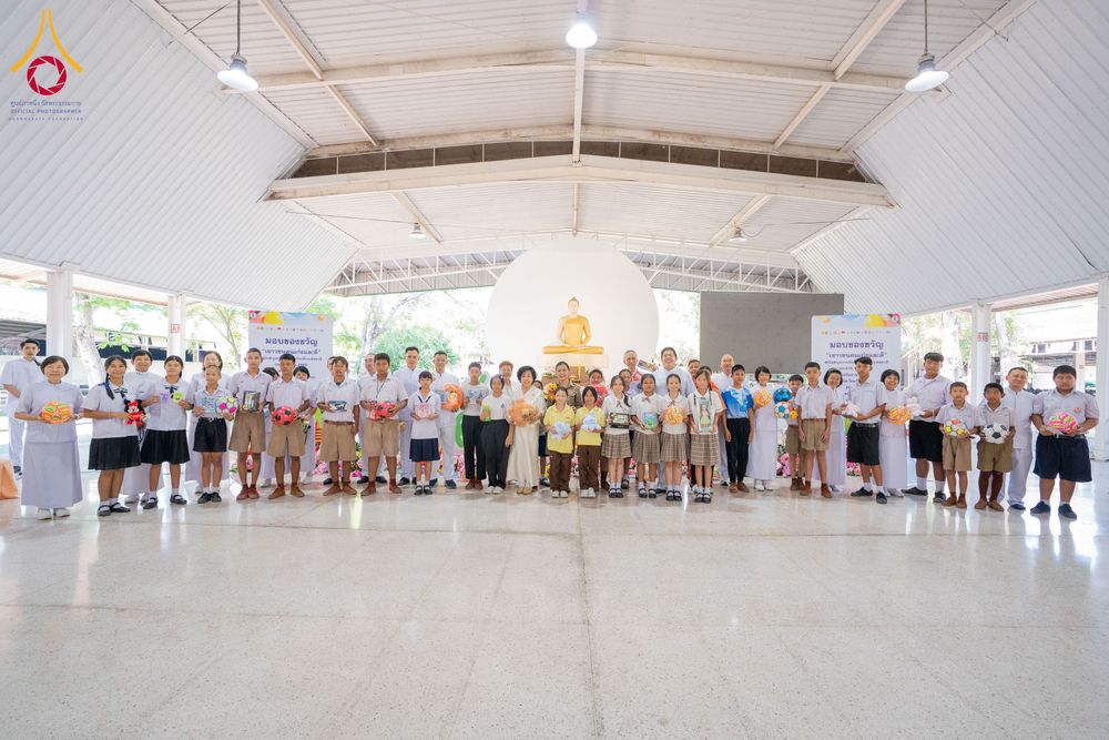 ภาพ No.291055:วันจันทร์ที่ 5 มกราคม พ.ศ. 2569  วัดพระธรรมกาย มูลนิธิธรรมกาย  จัดพิธีมอบของขวัญสนับสนุนการจัดกิจกรรมงานวันเด็กแห่งชาติ ประจำปี พ.ศ. 2569 ให้แก่องค์กรภาคีเครือข่ายกว่า 200 องค์กร ณ วัดพระธรรมกาย อ.คลองหลวง จ.ปทุมธานี