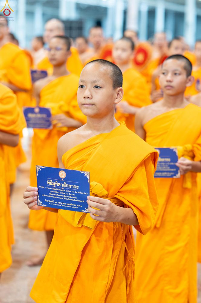 ภาพ No.339062:วันอาทิตย์ที่ 12 กรกฎาคม พ.ศ.2569 พิธีมุทิตาผู้สอบได้เปรียญธรรม ประโยค 1-2 ถึง ป.ธ.9 และ บ.ศ.1-2 ถึง บ.ศ.6 สำนักศาสนศึกษาวัดพระธรรมกาย ประจำปี 2569, พิธีมอบตราตั้งแต่งตั้งอาจารย์ใหญ่ สำนักศาสนศึกษาวัดพระธรรมกาย