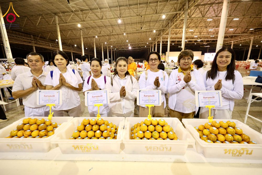 ภาพ No.287246:วันที่ 3 มกราคม พ.ศ.2569 พิธีถวายภัตตาหารเป็นสังฆทาน แด่พระธรรมยาตรา ณ วัดพระธรรมกาย  จังหวัดปทุมธานี ในโครงการธรรมยาตรา กตัญญูบูชา มหาปูชนียาจารย์ พระมงคลเทพมุนี(สด จนฺทสโร) พระผู้ปราบมาร อนุสรณ์สถาน 7 แห่ง ปีที่ 14