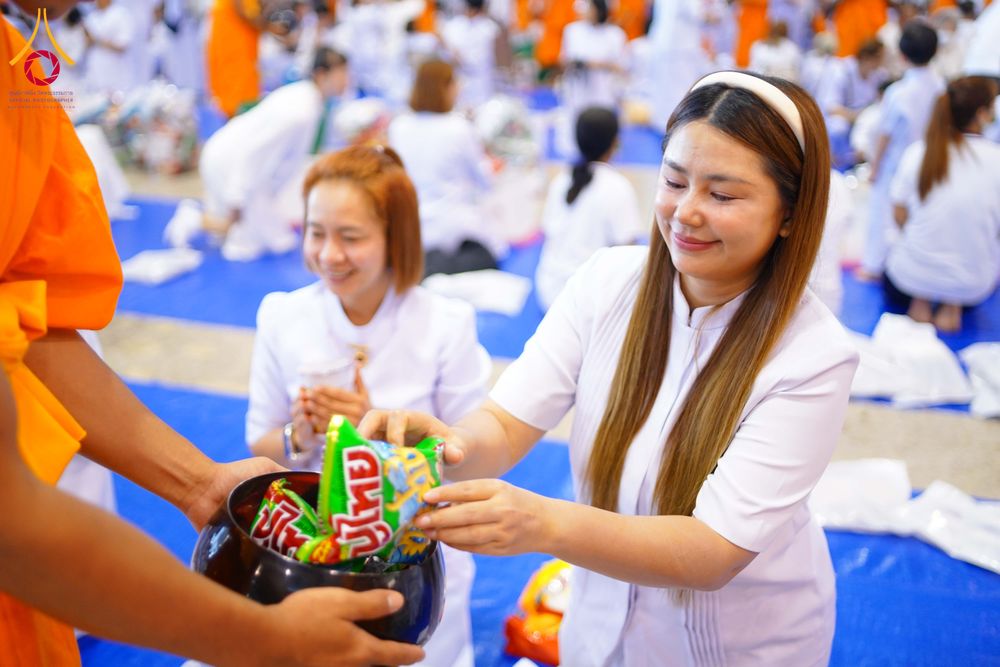 ภาพ No.308481:วันที่ 1 กุมภาพันธ์ พ.ศ. 2569 พิธีตักบาตรข้าวสารอาหารแห้ง ณ บ้านแก้วเรือนทองคุณยาย สภาธรรมกายสากล วัดพระธรรมกาย