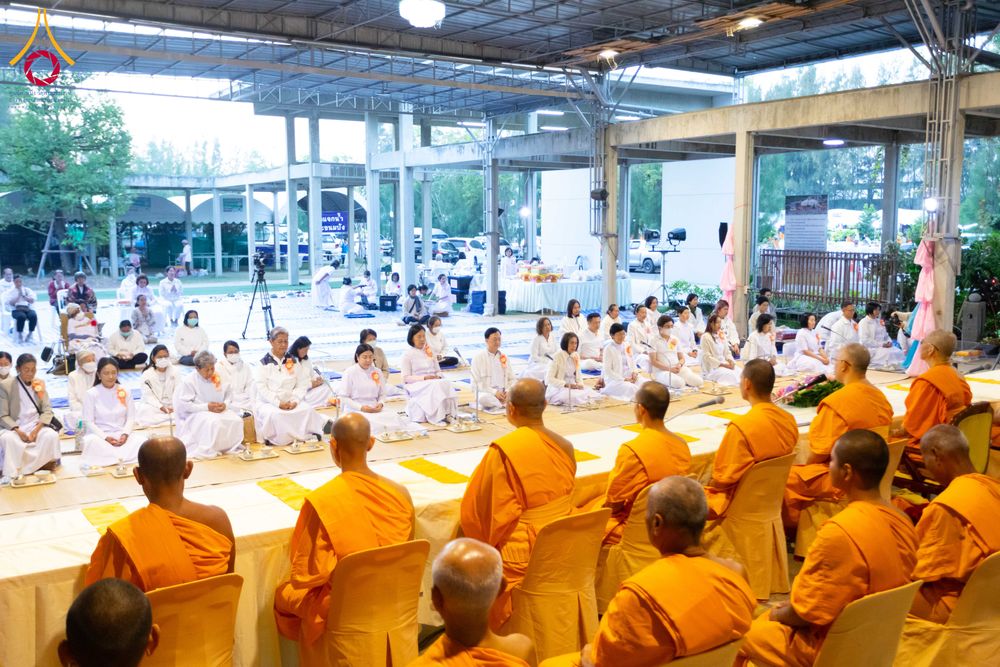 ภาพ No.292590:วันที่ 12 มกราคม พ.ศ. 2569 พิธีถวายภัตตาหารเป็นสังฆทาน แด่พระธรรมยาตรา ณ อนุสรณ์สถานมหาวิหารพระมงคลเทพมุนี (โลตัสแลนด์) อ.สองพี่น้อง จ.สุพรรณบุรี ในโครงการธรรมยาตรา กตัญญูบูชา มหาปูชนียาจารย์ พระมงคลเทพมุนี(สด จนฺทสโร) พระผู้ปราบมาร อนุสรณ์สถาน 7 แห่ง ปี