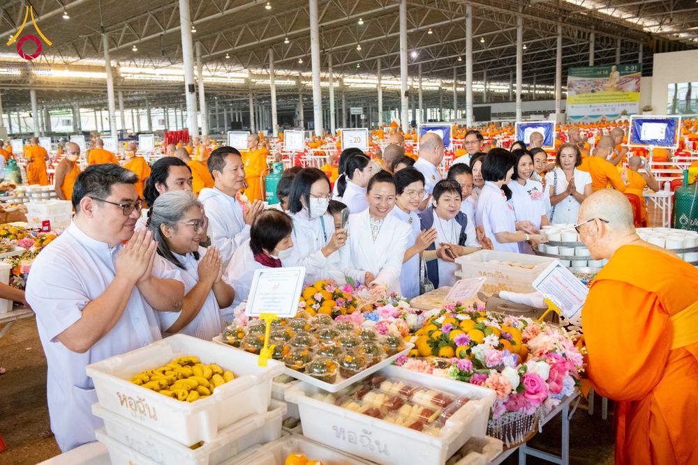 ภาพ No.279171:วันที่ 2 มกราคม พ.ศ.2569 พิธีถวายภัตตาหารเป็นสังฆทาน แด่พระธรรมยาตรา ณ วัดพระธรรมกาย ปทุมธานี ในโครงการธรรมยาตรา กตัญญูบูชา มหาปูชนียาจารย์ พระมงคลเทพมุนี(สด จนฺทสโร) พระผู้ปราบมาร อนุสรณ์สถาน 7 แห่ง ปีที่ 14