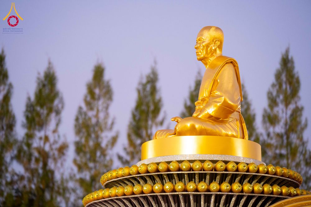 ภาพ No.290588:วันที่ 8 มกราคม พ.ศ. 2569 พระธรรมยาตราปฏิบัติธรรม และถ่ายภาพหมู่ประวัติศาสตร์ ในโครงการธรรมยาตรา กตัญญูบูชามหาปูชนียาจารย์ พระมงคลเทพมุนี(สด จนฺทสโร) พระผู้ปราบมาร อนุสรณ์สถาน 7 แห่ง ปีที่ 14 ณ อนุสรณ์สถานคลองบางนางแท่น อ.สามพราน จ.นครปฐม