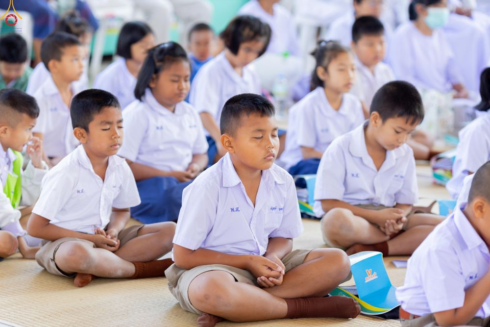 ภาพ No.293320:วันที่ 12 มกราคม พ.ศ. 2569 พิธีทอดผ้าป่าทำนุบำรุงศาสนสถาน ณ วัดพรสวรรค์ อ.สองพี่น้อง จ.สุพรรณบุรี ในโครงการธรรมยาตรา กตัญญูบูชา มหาปูชนียาจารย์ พระมงคลเทพมุนี(สด จนฺทสโร) พระผู้ปราบมาร อนุสรณ์สถาน 7 แห่ง ปีที่ 14