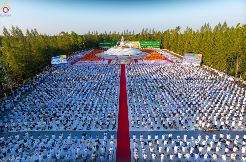 ภาพ No.291943:วันที่ 10 มกราคม พ.ศ. 2569 พิธีจุดประทีปถวายเป็นพุทธบูชา และบูชาธรรมมหาปูชนียาจารย์  ณ อนุสรณ์สถานคลองบางนางแท่น อ.สามพราน จ.นครปฐม ในโครงการธรรมยาตรา กตัญญูบูชา มหาปูชนียาจารย์ พระมงคลเทพมุนี(สด จนฺทสโร) พระผู้ปราบมาร อนุสรณ์สถาน 7 แห่ง ปีที่ 14